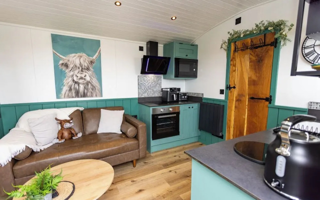 Willows Rest - 1 Bed Shepherd's Hut - Pentlepoir