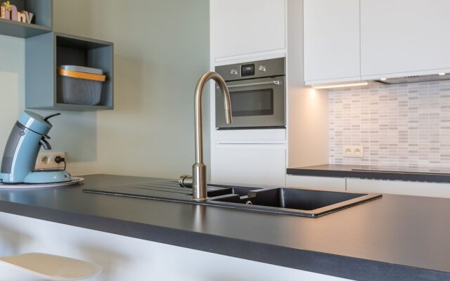 Modern Apartment With Frontal Sea-view