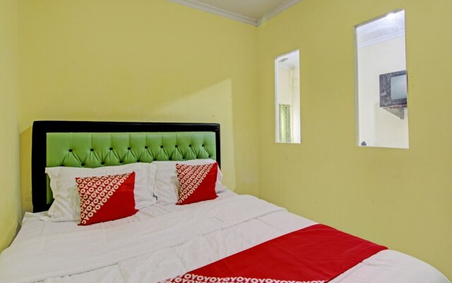 OYO 93206 Penginapan Budi SyariahNearTaman Amaryllis Pekanbaru