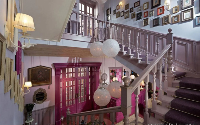 Hotel 19