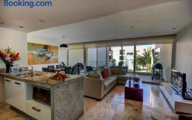 EL208 Elements Condos