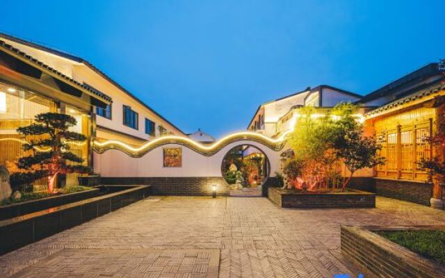 Yun He Ye Bo Hotel (Wuxi Lingshan Grand Buddha Nianhua Bay)