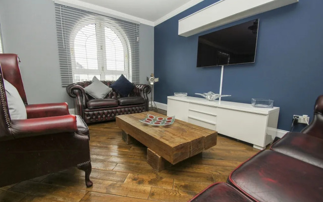 Portside Apartment Parking by Brighton Holiday Lets