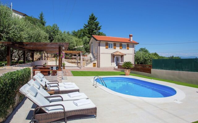 Beautiful villa with sea view and pool located near Opatija