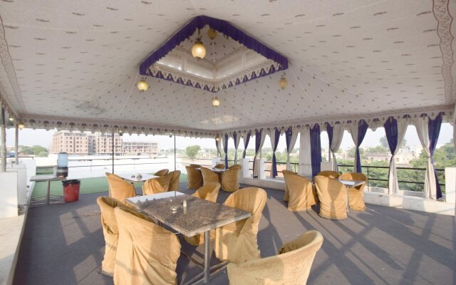 Royal Castillo By OYO Rooms