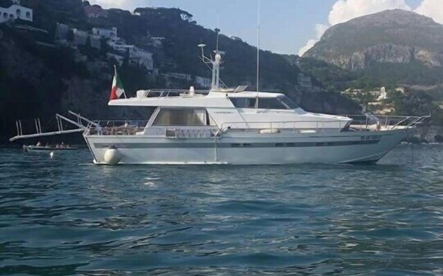 Akhir Cruise Charter