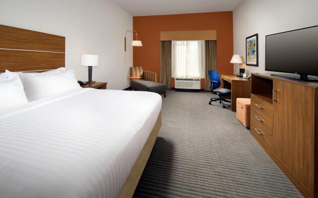 Holiday Inn Express & Suites Bay City, an IHG Hotel