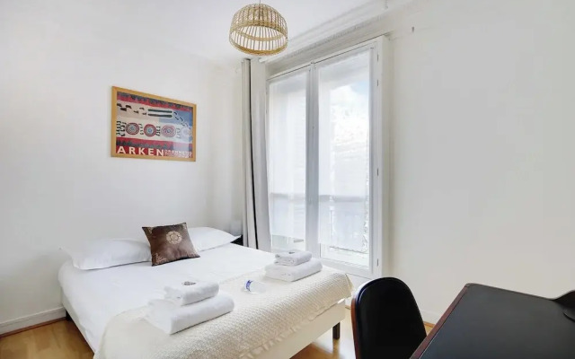 Experience the Parisian Lifestyle: 2BR Near Porte Maillot