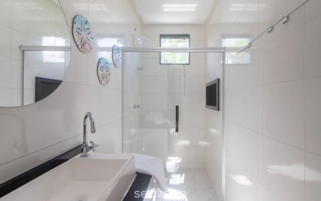 Stay With Pool Just Minutes From the Beach - CCR