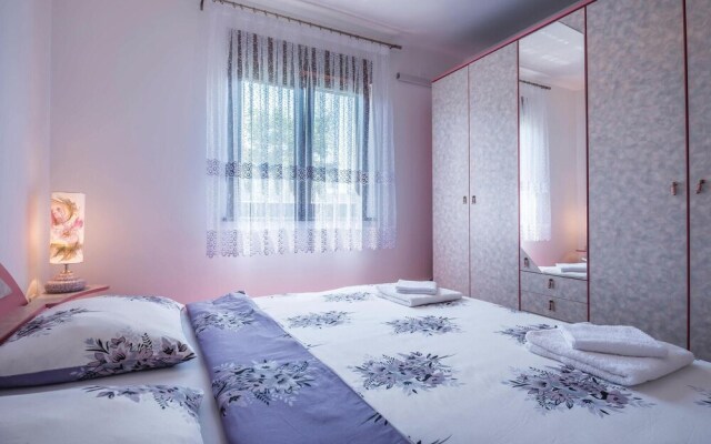 Beautiful Home in Pula With Wifi and 2 Bedrooms