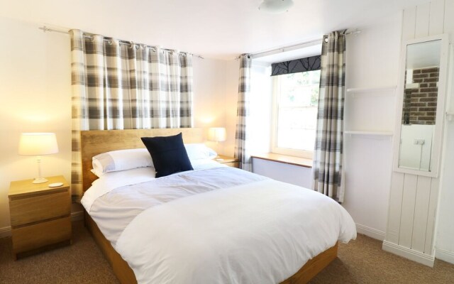Flat 1, Camelford