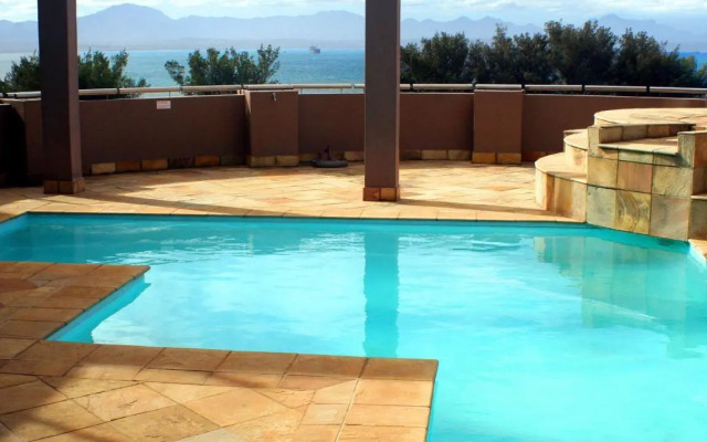 Nautica 708 Seaview Luxury Apartment