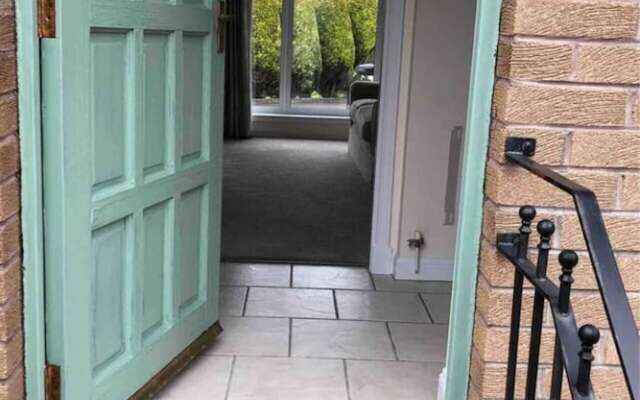 1 Bed House - Central, Free Parking, Wifi