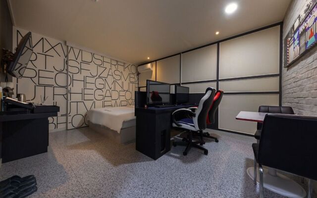 2U Motel