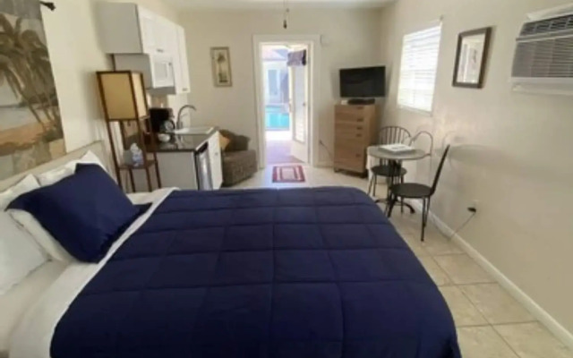 Tropical Villas of Venice Beach