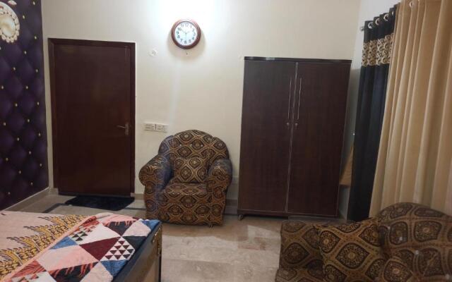 3 Bedrooms Luxury House at Prime Location