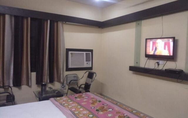 Goroomgo Samrat Lucknow