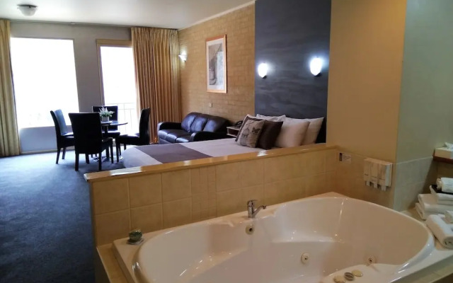 Madison Spa Motel - Adults Only