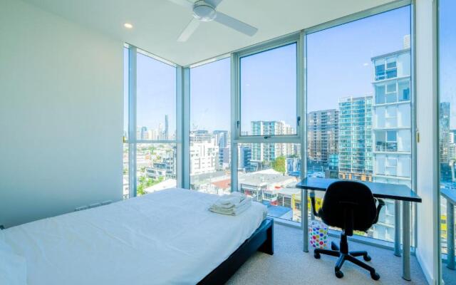 AirTrip Apartments on Doggett Street