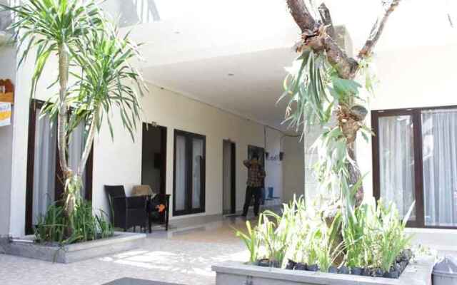 Kartika Ayu Beach Inn