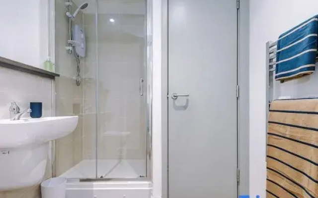 Central Liverpool Apartment | Work & Long Stays