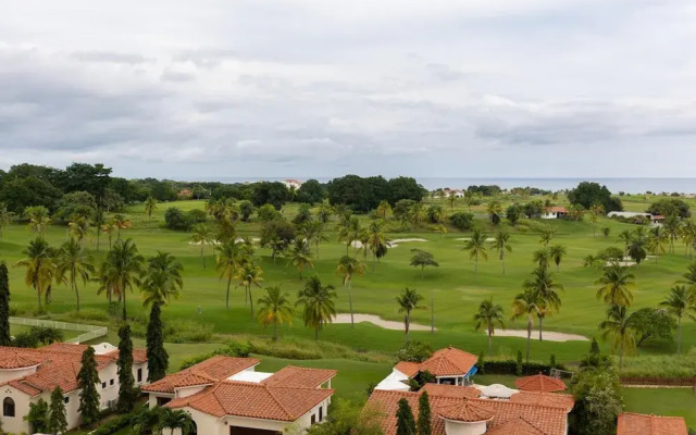 The Golf-view Condo by Acomodo