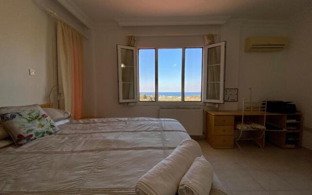 4 Bedroom Deluxe Villa with Mountain and Sea View