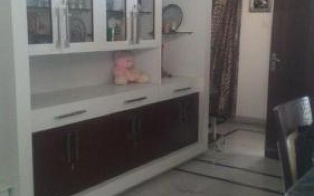 Cozy room w/ Free WIFI in a Modern 3 BHK Apartment