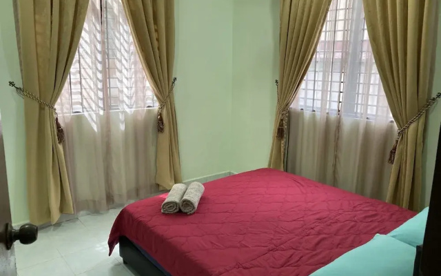 Hanna Homestay Kangar