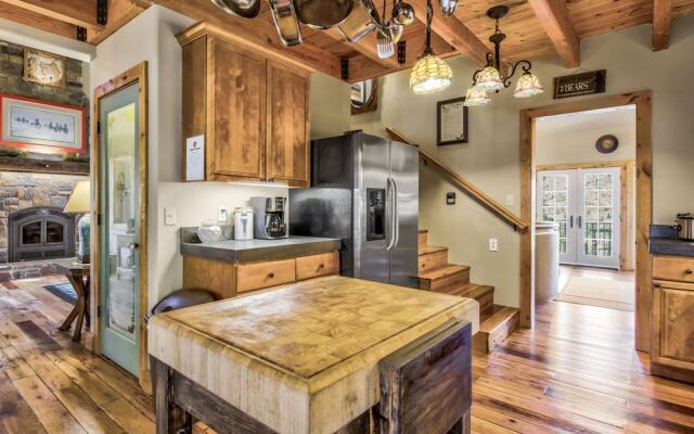 Mountain Getaway Cabinhot Tub & Pool Table4bd