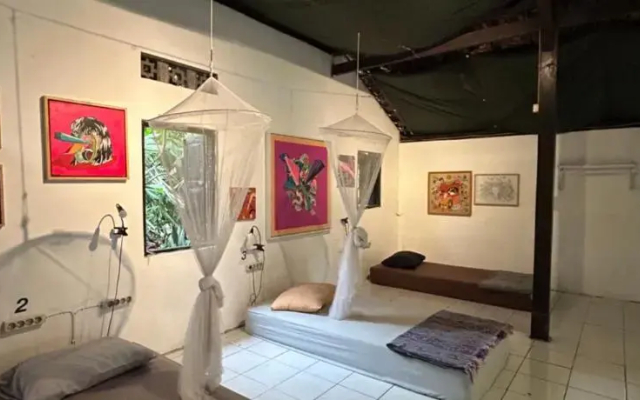 Losmanos Hostel