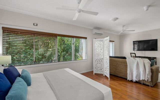 Belle Escapes - Oceanview Suite Alamanda Beachfront Resort "88"
