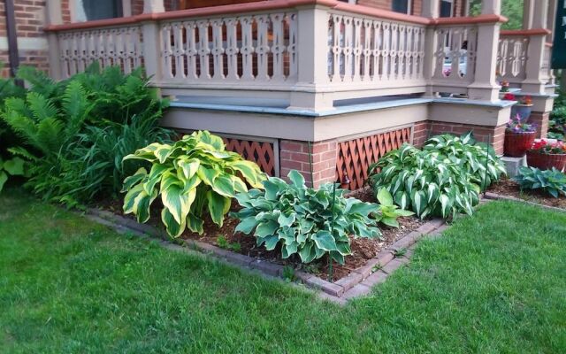 Stauer House Bed and Breakfast