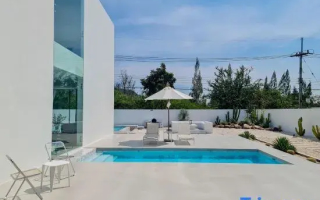 Her Huahin Pool Villa