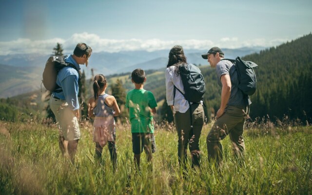 Cozy & Central Arrowhead Ge Townhome, 3br, Sleeps 6 3 Bedroom Townhouse by RedAwning