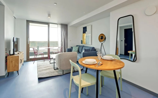 Deluxe One-bedroom Apartment in Poplar