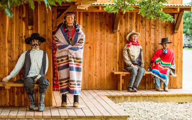 The Big Texan - Cabins & Wagons