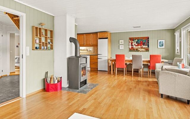 10 Person Holiday Home in Lindesnes-by Traum