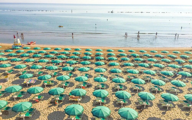 Stunning Apartment in Pesaro With Wifi and 6 Bedrooms