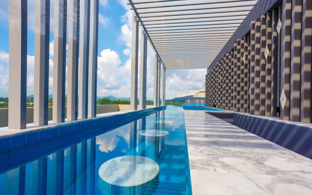 Aristo 2 Beach Front - by Holy Cow 212
