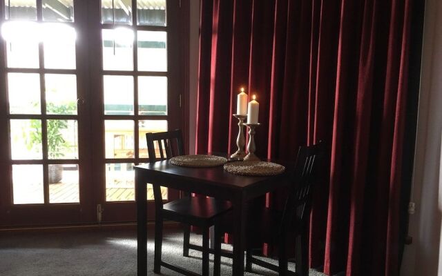 Wine And Roses Bed And Breakfast