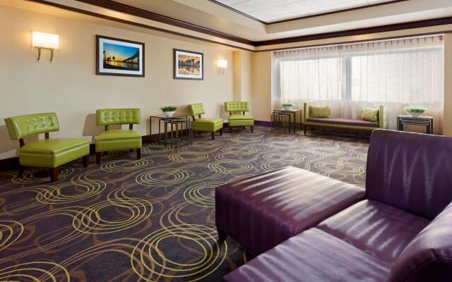 Holiday Inn Clark - Newark Area by IHG