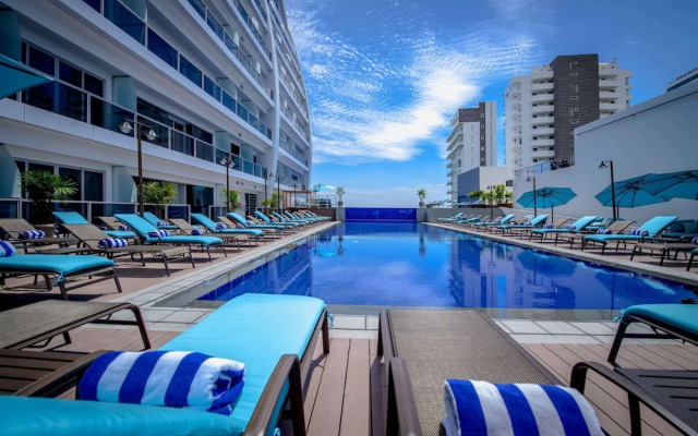 Wyndham Manta Sail Plaza Hotel and Convention Center