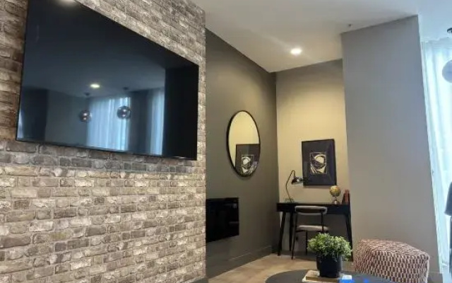 Stylish apartment in central Birmingham, with Parking