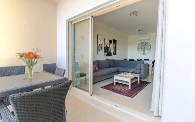 #004 Amazing T2 with seaview and pool 900m beach