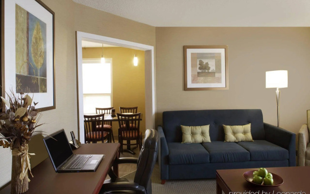 Travelodge by Wyndham Oshawa Whitby