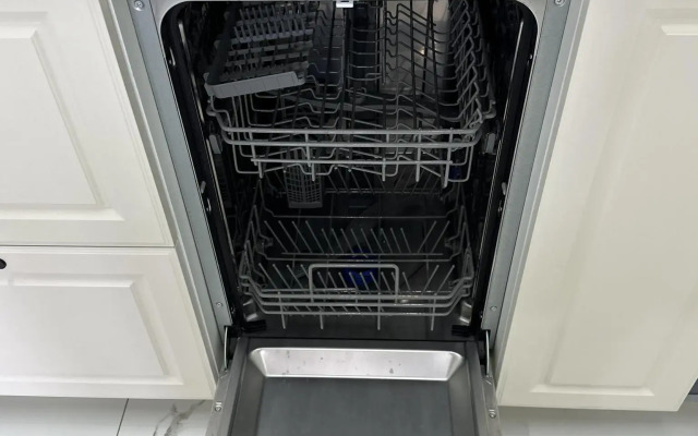 Apartments on Oboronnaya 102B street