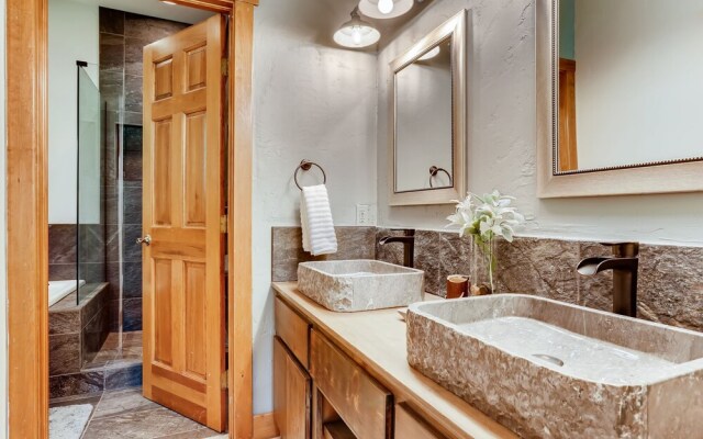 28953 Cathedral City - 5 Br Home