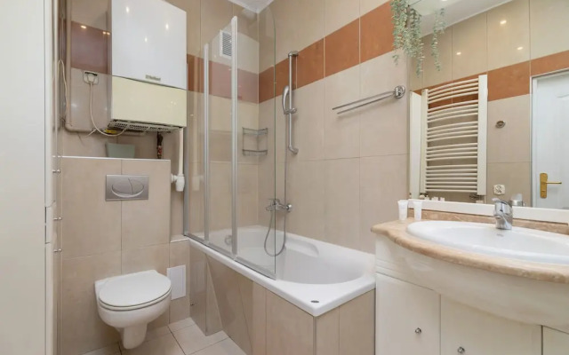 Retro Apartment Cracow Center by Renters