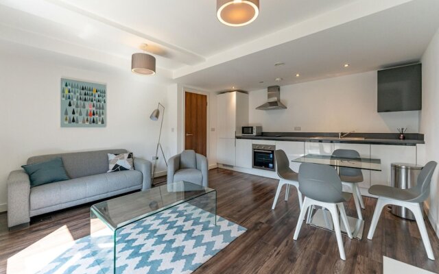 Modern 1 Bedroom Apartment With Parking
